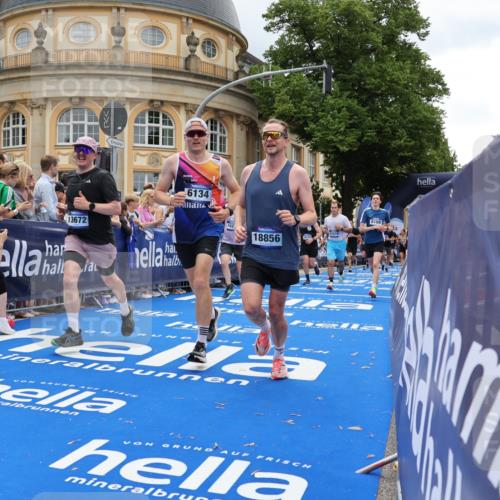 29.06.2025 - hella hamburg halbmarathon Strokosch-Dieckow http://msf.ph/oto/8284091 29.06.2025 10:47:18 Ziel 51, 2274, 2623, 2864, 5024, 5650, 6134, 6168, 6203, 6716, 7480, 8693, 10208, 10211, 10423, 11077, 11491, 11518, 13672, 13782, 14722, 15350, 15611, 16089, 16286, 16819, 17718, 17915, 18856, 18974 meine-sportfotos.de