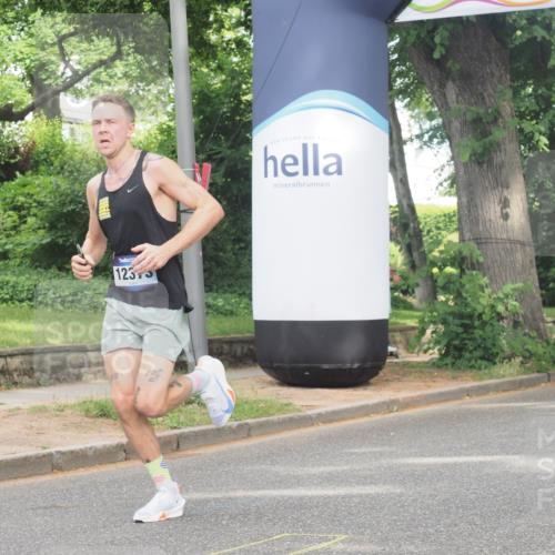 29.06.2025 - hella hamburg halbmarathon KatJ http://msf.ph/oto/8284110 29.06.2025 10:11:23 Zwischen KM18-KM19 12373 meine-sportfotos.de