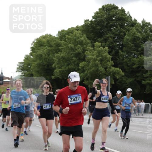 29.06.2025 - hella hamburg halbmarathon Jannik Wohlers http://msf.ph/oto/8284123 29.06.2025 10:35:27 Lombardsbrücke 1036, 1108, 1183, 1336, 1730, 2352, 2425, 2811, 2827, 3243, 3401, 3598, 3990, 4413, 4798, 4902, 6021, 6845, 7304, 8333, 8947, 9432, 9744, 9803, 9806, 9819, 10047, 10119, 10567, 11187, 11198, 11979, 12097, 12342, 12408, 12430, 12869, 13318, 13492, 13899, 14402, 14684, 15281, 15612, 15827, 15830, 16487, 16570, 16571, 17289, 17635, 17817, 17996, 18524, 18541, 18570, 18688 meine-sportfotos.de