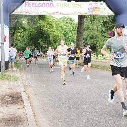 29.06.2025 - hella hamburg halbmarathon MichiJ http://msf.ph/oto/8284127 29.06.2025 10:32:33 Zwischen KM18-KM19 1220, 1468, 1782, 1941, 2365, 2402, 2707, 2816, 5231, 5624, 6991, 7322, 8871, 9444, 9633, 12657, 13421, 13975, 14703, 15225, 15280, 16617, 16720, 16893, 17097, 17120, 17406, 17729, 17977, 18107, 18437, 18464, 18560, 19207, 19210 meine-sportfotos.de