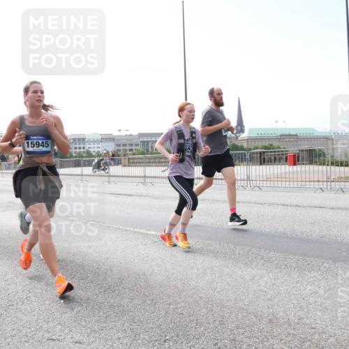 29.06.2025 - hella hamburg halbmarathon Lena Gebhardt http://msf.ph/oto/8284134 29.06.2025 10:11:44 Lombardsbrücke 1328, 1531, 1723, 1866, 1992, 3363, 3837, 4227, 5379, 5605, 7571, 8115, 8206, 8207, 8368, 8807, 8810, 9119, 9191, 9428, 10042, 10372, 10409, 10428, 11321, 11507, 11537, 11755, 11917, 12286, 12473, 13177, 13203, 13542, 13603, 13939, 13958, 14008, 14149, 14384, 15797, 15945, 16383, 17080, 17638, 17774, 17787, 17866, 18261, 18278, 18382, 18395, 19172 meine-sportfotos.de