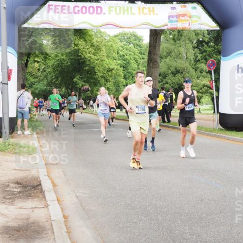 29.06.2025 - hella hamburg halbmarathon MichiJ http://msf.ph/oto/8284141 29.06.2025 10:32:33 Zwischen KM18-KM19 1220, 1468, 1782, 1941, 2365, 2402, 2707, 2816, 5231, 5624, 6991, 7322, 8871, 9444, 9633, 12657, 13421, 13975, 14703, 15225, 15280, 16617, 16720, 16893, 17097, 17120, 17406, 17729, 17977, 18107, 18437, 18464, 18560, 19207, 19210 meine-sportfotos.de