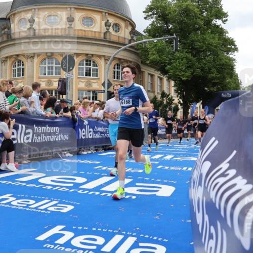 29.06.2025 - hella hamburg halbmarathon Strokosch-Dieckow http://msf.ph/oto/8284145 29.06.2025 10:47:20 Ziel 51, 1012, 2274, 2839, 2864, 2869, 5024, 5532, 5650, 6134, 6168, 6203, 8693, 9305, 10208, 10211, 10423, 11077, 11491, 11518, 13672, 13782, 14722, 15350, 15611, 15923, 16089, 16286, 16819, 18758, 18856, 18974 meine-sportfotos.de