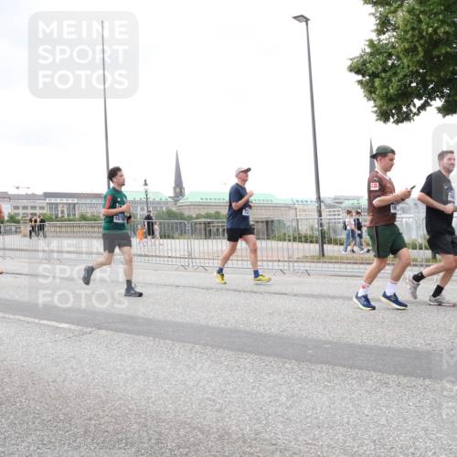 29.06.2025 - hella hamburg halbmarathon Lena Gebhardt http://msf.ph/oto/8284163 29.06.2025 10:55:12 Lombardsbrücke 6, 1578, 1013, 1917, 2090, 2452, 2566, 2632, 3002, 3115, 3157, 3274, 3577, 4039, 4191, 4192, 4628, 5040, 5392, 5483, 5500, 5727, 5882, 6395, 6396, 6839, 6944, 7219, 7238, 7680, 7766, 8012, 8186, 8403, 8519, 9596, 10109, 10458, 10686, 10885, 11109, 11226, 11737, 11788, 11908, 12147, 12148, 12240, 12268, 12270, 13098, 13230, 13283, 13548, 13944, 13945, 13979, 13980, 14515, 14727, 15152, 15160, 16385 meine-sportfotos.de