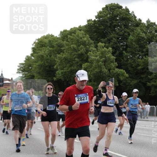 29.06.2025 - hella hamburg halbmarathon Jannik Wohlers http://msf.ph/oto/8284170 29.06.2025 10:35:27 Lombardsbrücke 1036, 1108, 1183, 1336, 1730, 2352, 2425, 2811, 2827, 3243, 3401, 3598, 3990, 4413, 4798, 4902, 6021, 6845, 7304, 8333, 8947, 9432, 9744, 9803, 9806, 9819, 10047, 10119, 10567, 11187, 11198, 11979, 12097, 12342, 12408, 12430, 12869, 13318, 13492, 13899, 14402, 14684, 15281, 15612, 15827, 15830, 16487, 16570, 16571, 17289, 17635, 17817, 17996, 18524, 18541, 18570, 18688 meine-sportfotos.de