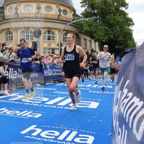 29.06.2025 - hella hamburg halbmarathon Strokosch-Dieckow http://msf.ph/oto/8284297 29.06.2025 10:47:22 Ziel 51, 1012, 1592, 2274, 2839, 2864, 2869, 2953, 3304, 5024, 5532, 5650, 6134, 6168, 6203, 8693, 8852, 9305, 10423, 11021, 11077, 11491, 11518, 13672, 13782, 14722, 15350, 15611, 15923, 16089, 16286, 16819, 17846, 17905, 18758, 18856, 18974 meine-sportfotos.de
