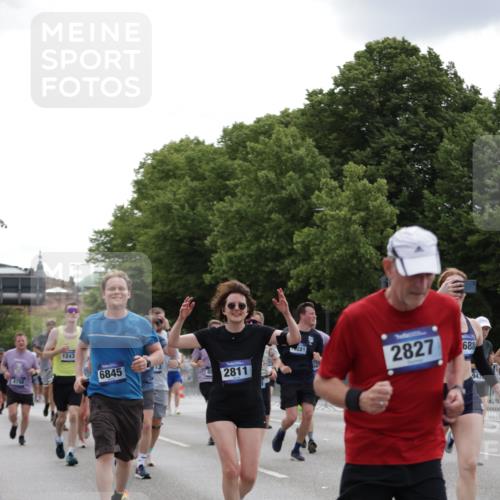 29.06.2025 - hella hamburg halbmarathon Jannik Wohlers http://msf.ph/oto/8284303 29.06.2025 10:35:28 Lombardsbrücke 1036, 1108, 1183, 1336, 1730, 2352, 2425, 2520, 2811, 2827, 3243, 3401, 3598, 3990, 4413, 4798, 4902, 6021, 6845, 7304, 8333, 8947, 9432, 9744, 9819, 10047, 10119, 10567, 11187, 11198, 11979, 12097, 12342, 12408, 12430, 12869, 13318, 13492, 13899, 14189, 14402, 14955, 15281, 15612, 15827, 15830, 16487, 16570, 16571, 17635, 17817, 17996, 18524, 18541, 18570, 18688 meine-sportfotos.de