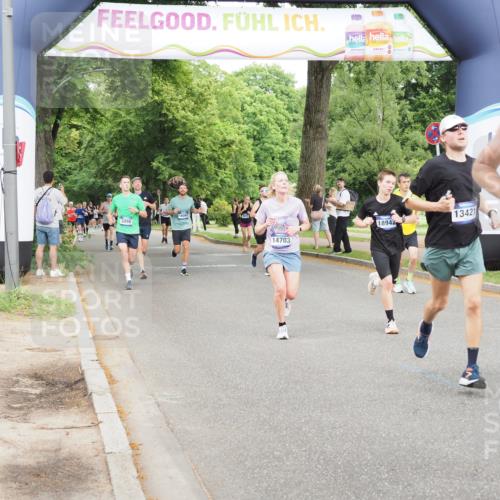 29.06.2025 - hella hamburg halbmarathon MichiJ http://msf.ph/oto/8284311 29.06.2025 10:32:35 Zwischen KM18-KM19 1468, 1782, 1941, 2365, 2402, 2816, 5047, 5231, 6991, 9633, 13421, 14703, 15225, 15512, 16617, 16720, 16893, 17097, 17120, 17406, 18560, 18942, 19207 meine-sportfotos.de
