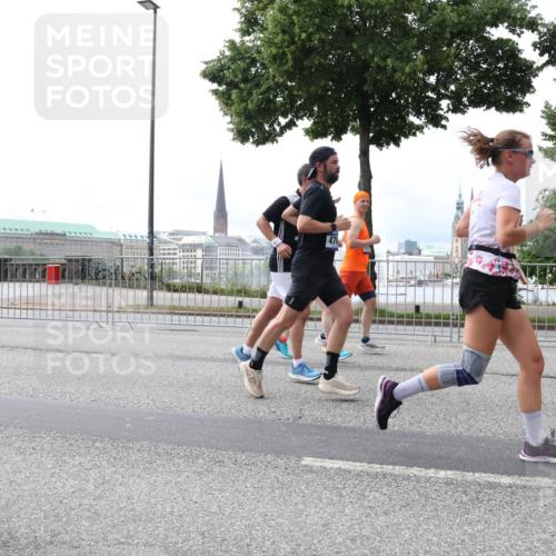 29.06.2025 - hella hamburg halbmarathon Lena Gebhardt http://msf.ph/oto/8284367 29.06.2025 10:35:31 Lombardsbrücke 18269, 71, 470, 1108, 1284, 1336, 1497, 1717, 1730, 1786, 1821, 1849, 2001, 2198, 2376, 2425, 2751, 2787, 2811, 3243, 3409, 3828, 3958, 4333, 4564, 4703, 4704, 4902, 4965, 5027, 5147, 5240, 5531, 5793, 6021, 6029, 6189, 6365, 6381, 6471, 6746, 6803, 6859, 6867, 7267, 7304, 7382, 7927, 8249, 8296, 8333, 8567, 9342, 9470, 9803, 9806, 9819, 10393, 10531, 10565, 10652, 11233, 11320, 11359, 11565, 11838, 11839, 11886, 12026, 12062, 12326, 12408 meine-sportfotos.de