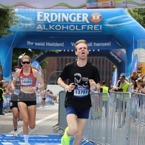 29.06.2025 - hella hamburg halbmarathon Strokosch-Dieckow http://msf.ph/oto/8284381 29.06.2025 10:21:59 Ziel 13751, 16068, 17886 meine-sportfotos.de
