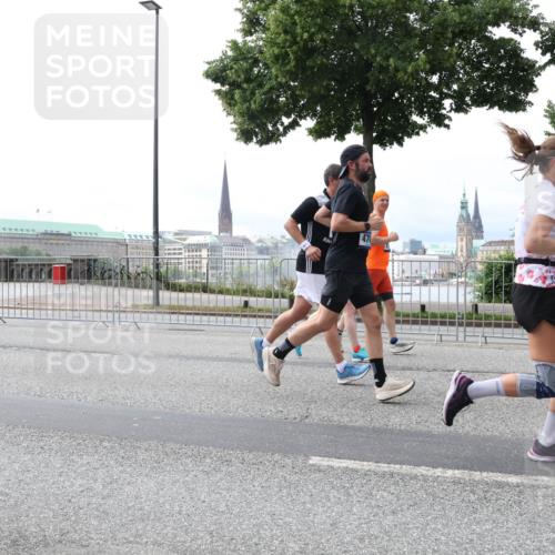 29.06.2025 - hella hamburg halbmarathon Lena Gebhardt http://msf.ph/oto/8284410 29.06.2025 10:35:31 Lombardsbrücke 18269, 71, 470, 1108, 1284, 1336, 1497, 1717, 1730, 1786, 1821, 1849, 2001, 2198, 2376, 2425, 2751, 2787, 2811, 3243, 3409, 3828, 3958, 4333, 4564, 4703, 4704, 4902, 4965, 5027, 5147, 5240, 5531, 5793, 6021, 6029, 6189, 6365, 6381, 6471, 6746, 6803, 6859, 6867, 7267, 7304, 7382, 7927, 8249, 8296, 8333, 8567, 9342, 9470, 9803, 9806, 9819, 10393, 10531, 10565, 10652, 11233, 11320, 11359, 11565, 11838, 11839, 11886, 12026, 12062, 12326, 12408 meine-sportfotos.de