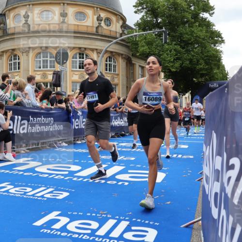 29.06.2025 - hella hamburg halbmarathon Strokosch-Dieckow http://msf.ph/oto/8284415 29.06.2025 10:47:24 Ziel 51, 1012, 1592, 2274, 2839, 2864, 2869, 2953, 3304, 5024, 5532, 5650, 6168, 6203, 8234, 8693, 8852, 9305, 10423, 11021, 11077, 11491, 11518, 12870, 13223, 13303, 13782, 14722, 15350, 15479, 15611, 15923, 16089, 16819, 17846, 17905, 18758, 18974 meine-sportfotos.de