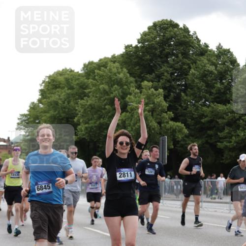 29.06.2025 - hella hamburg halbmarathon Jannik Wohlers http://msf.ph/oto/8284421 29.06.2025 10:35:29 Lombardsbrücke 1036, 1108, 1183, 1336, 1730, 2352, 2425, 2520, 2811, 2827, 3243, 3401, 3598, 3990, 4413, 4798, 4902, 6021, 6845, 7304, 8333, 8947, 9432, 9744, 9819, 10047, 10119, 10567, 11187, 11198, 11979, 12097, 12342, 12408, 12430, 12869, 13318, 13492, 13899, 14134, 14189, 14402, 14955, 15281, 15612, 15827, 15830, 16487, 16570, 16571, 17635, 17817, 17996, 18524, 18541, 18570, 18688 meine-sportfotos.de