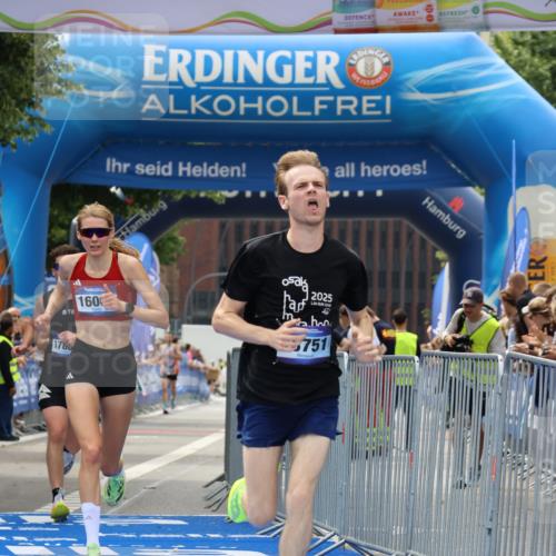 29.06.2025 - hella hamburg halbmarathon Strokosch-Dieckow http://msf.ph/oto/8284452 29.06.2025 10:21:59 Ziel 13751, 16068, 17886 meine-sportfotos.de