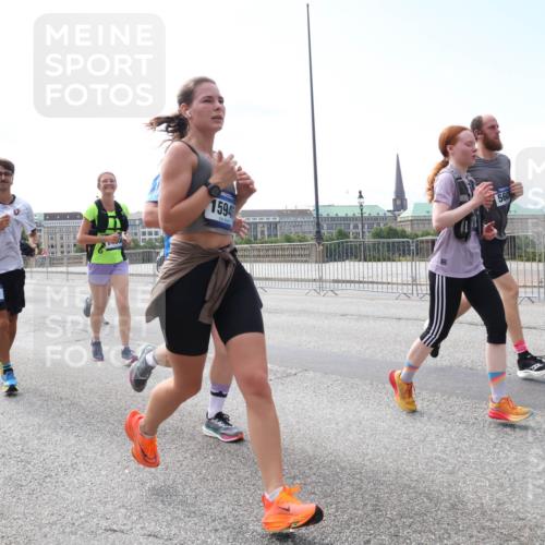 29.06.2025 - hella hamburg halbmarathon Lena Gebhardt http://msf.ph/oto/8284454 29.06.2025 10:11:44 Lombardsbrücke 1328, 1531, 1723, 1866, 1992, 3363, 3837, 4227, 5379, 5605, 7571, 8115, 8206, 8207, 8368, 8807, 8810, 9119, 9191, 9428, 10042, 10372, 10409, 10428, 11321, 11507, 11537, 11755, 11917, 12286, 12473, 13177, 13203, 13542, 13603, 13939, 13958, 14008, 14149, 14384, 15797, 15945, 16383, 17080, 17638, 17774, 17787, 17866, 18261, 18278, 18382, 18395, 19172 meine-sportfotos.de