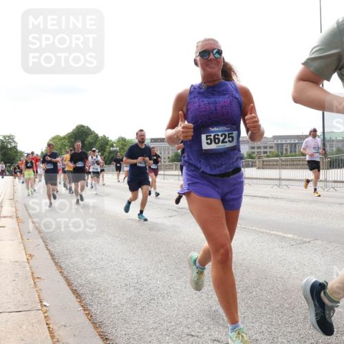 29.06.2025 - hella hamburg halbmarathon Lena Gebhardt http://msf.ph/oto/8284461 29.06.2025 10:20:46 Lombardsbrücke 19131, 19132, 6135, 5625, 18908, 1011, 1046, 1069, 1471, 1474, 2053, 2101, 2325, 2478, 2834, 2923, 2945, 3247, 3733, 3781, 3813, 4082, 4154, 4166, 4288, 4350, 4422, 4754, 4869, 5041, 5061, 5181, 5625, 5831, 5937, 6608, 6951, 7018, 7131, 8025, 8113, 8588, 8724, 8940, 9005, 9011, 9236, 9722, 9873, 9981, 10041, 10050, 10350, 10585, 10613, 10647, 11100, 11145, 11603, 11835, 11995, 12694, 12844, 13508 meine-sportfotos.de