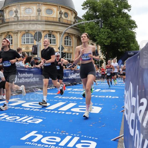 29.06.2025 - hella hamburg halbmarathon Strokosch-Dieckow http://msf.ph/oto/8284496 29.06.2025 10:47:25 Ziel 51, 1012, 1070, 1592, 2274, 2839, 2864, 2869, 2953, 3304, 5024, 5532, 5650, 6203, 8023, 8234, 8693, 8852, 9305, 10423, 11021, 11077, 11491, 11518, 12870, 13223, 13303, 13782, 14722, 15350, 15479, 15611, 15923, 16089, 16819, 17846, 17905, 18758, 18974 meine-sportfotos.de