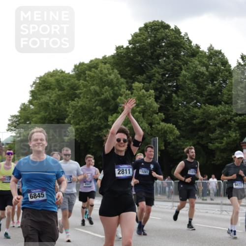 29.06.2025 - hella hamburg halbmarathon Jannik Wohlers http://msf.ph/oto/8284500 29.06.2025 10:35:29 Lombardsbrücke 1036, 1108, 1183, 1336, 1730, 2352, 2425, 2520, 2811, 2827, 3243, 3401, 3598, 3990, 4413, 4798, 4902, 6021, 6845, 7304, 8333, 8947, 9432, 9744, 9819, 10047, 10119, 10567, 11187, 11198, 11979, 12097, 12342, 12408, 12430, 12869, 13318, 13492, 13899, 14134, 14189, 14402, 14955, 15281, 15612, 15827, 15830, 16487, 16570, 16571, 17635, 17817, 17996, 18524, 18541, 18570, 18688 meine-sportfotos.de