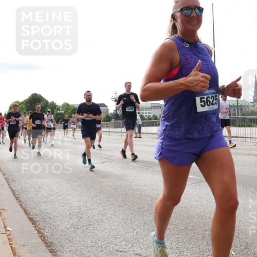 29.06.2025 - hella hamburg halbmarathon Lena Gebhardt http://msf.ph/oto/8284505 29.06.2025 10:20:46 Lombardsbrücke 19131, 19132, 4288, 5005, 5625, 1011, 1046, 1069, 1471, 1474, 2053, 2101, 2325, 2478, 2834, 2923, 2945, 3247, 3733, 3781, 3813, 4082, 4154, 4166, 4288, 4350, 4422, 4754, 4869, 5041, 5061, 5181, 5625, 5831, 5937, 6608, 6951, 7018, 7131, 8025, 8113, 8588, 8724, 8940, 9005, 9011, 9236, 9722, 9873, 9981, 10041, 10050, 10350, 10585, 10613, 10647, 11100, 11145, 11603, 11835, 11995, 12694, 12844, 13508 meine-sportfotos.de