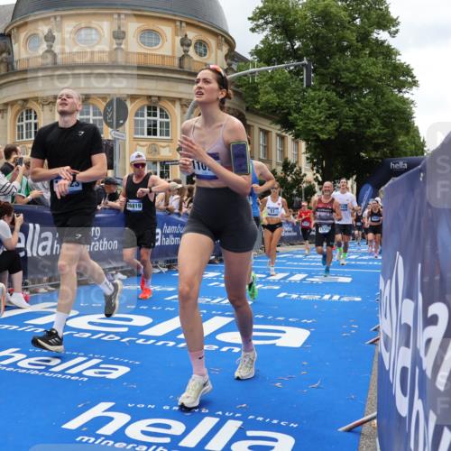 29.06.2025 - hella hamburg halbmarathon Strokosch-Dieckow http://msf.ph/oto/8284535 29.06.2025 10:47:26 Ziel 51, 1012, 1070, 1592, 1696, 2274, 2284, 2839, 2864, 2869, 2953, 3304, 5024, 5532, 5650, 5889, 8023, 8234, 8693, 8852, 8927, 9305, 10423, 11021, 11077, 11491, 11518, 12870, 13223, 13303, 13782, 14722, 15350, 15479, 15611, 15923, 16089, 16819, 17846, 17905, 18758, 18974 meine-sportfotos.de