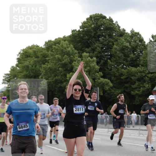 29.06.2025 - hella hamburg halbmarathon Jannik Wohlers http://msf.ph/oto/8284538 29.06.2025 10:35:29 Lombardsbrücke 1036, 1108, 1183, 1336, 1730, 2352, 2425, 2520, 2811, 2827, 3243, 3401, 3598, 3990, 4413, 4798, 4902, 6021, 6845, 7304, 8333, 8947, 9432, 9744, 9819, 10047, 10119, 10567, 11187, 11198, 11979, 12097, 12342, 12408, 12430, 12869, 13318, 13492, 13899, 14134, 14189, 14402, 14955, 15281, 15612, 15827, 15830, 16487, 16570, 16571, 17635, 17817, 17996, 18524, 18541, 18570, 18688 meine-sportfotos.de