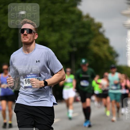 29.06.2025 - hella hamburg halbmarathon Dr. Thomas Lammeyer http://msf.ph/oto/8284545 29.06.2025 10:15:55 Kennedybrücke 1062, 1790, 2661, 3746, 3837, 4499, 6966, 7370, 7474, 8207, 8368, 9119, 9253, 9254, 9405, 10042 meine-sportfotos.de