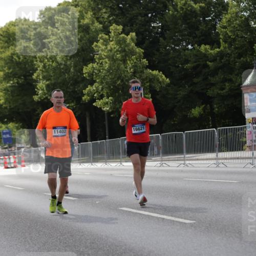 29.06.2025 - hella hamburg halbmarathon Jannik Wohlers http://msf.ph/oto/8284562 29.06.2025 10:03:18 Lombardsbrücke 1161, 1367, 2277, 2683, 2759, 5384, 5396, 5464, 7006, 7306, 8484, 8727, 9280, 10389, 11402, 13793, 15643, 15859, 16621, 17226, 17550, 17955, 18999 meine-sportfotos.de