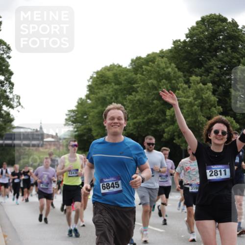 29.06.2025 - hella hamburg halbmarathon Jannik Wohlers http://msf.ph/oto/8284580 29.06.2025 10:35:29 Lombardsbrücke 1036, 1108, 1183, 1336, 1730, 2352, 2425, 2520, 2811, 2827, 3243, 3401, 3598, 3990, 4413, 4798, 4902, 6021, 6845, 7304, 8333, 8947, 9432, 9744, 9819, 10047, 10119, 10567, 11187, 11198, 11979, 12097, 12342, 12408, 12430, 12869, 13318, 13492, 13899, 14134, 14189, 14402, 14955, 15281, 15612, 15827, 15830, 16487, 16570, 16571, 17635, 17817, 17996, 18524, 18541, 18570, 18688 meine-sportfotos.de