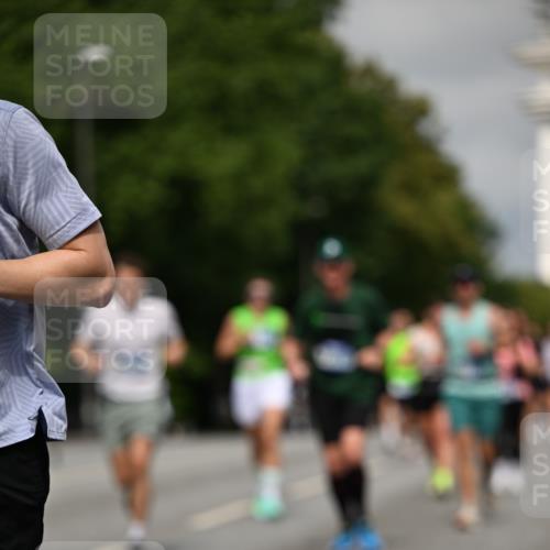 29.06.2025 - hella hamburg halbmarathon Dr. Thomas Lammeyer http://msf.ph/oto/8284589 29.06.2025 10:15:55 Kennedybrücke 1062, 1790, 2661, 3746, 3837, 4499, 6966, 7370, 7474, 8207, 8368, 9119, 9253, 9254, 9405, 10042 meine-sportfotos.de
