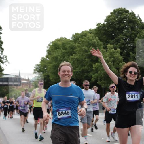 29.06.2025 - hella hamburg halbmarathon Jannik Wohlers http://msf.ph/oto/8284657 29.06.2025 10:35:30 Lombardsbrücke 1036, 1108, 1183, 1336, 2352, 2520, 2811, 2827, 3243, 3401, 3598, 3990, 4413, 4798, 4902, 6021, 6184, 6845, 7304, 8333, 8947, 9432, 9744, 9819, 10047, 10119, 10567, 11187, 11198, 11979, 12097, 12342, 12408, 12430, 12869, 13318, 13492, 13602, 13899, 14134, 14189, 14955, 15281, 15612, 15827, 15830, 16487, 16570, 16571, 17635, 17817, 17996, 18524, 18541, 18570, 18688 meine-sportfotos.de