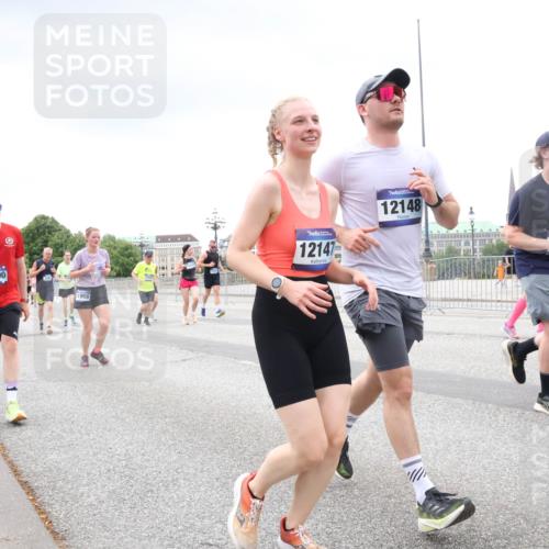 29.06.2025 - hella hamburg halbmarathon Lena Gebhardt http://msf.ph/oto/8284666 29.06.2025 10:55:15 Lombardsbrücke 17090, 11908, 12147, 12148, 146, 1013, 1873, 1917, 2090, 2452, 2566, 2632, 3002, 3115, 3157, 3274, 3577, 4039, 4191, 4192, 4628, 5040, 5392, 5483, 5487, 5500, 5727, 6395, 6396, 6839, 6944, 7219, 7238, 7680, 7766, 8186, 8403, 8519, 8626, 9596, 9857, 9858, 10109, 10458, 10559, 10686, 10885, 11109, 11226, 11737, 11788, 11908, 12147, 12148, 12240, 12902, 13098, 13230, 13283, 13548, 13944, 13945, 13979, 13980, 14515, 14727, 15152, 15160, 16385 meine-sportfotos.de