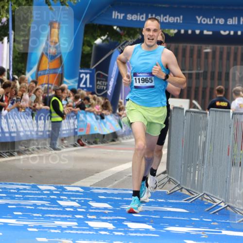 29.06.2025 - hella hamburg halbmarathon Strokosch-Dieckow http://msf.ph/oto/8284691 29.06.2025 10:21:36 Ziel 6559, 9442, 11965, 17856 meine-sportfotos.de