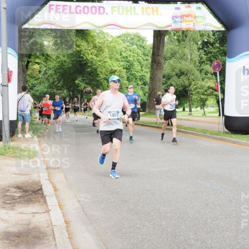 29.06.2025 - hella hamburg halbmarathon MichiJ http://msf.ph/oto/8284704 29.06.2025 10:32:42 Zwischen KM18-KM19 1057, 3098, 5047, 6903, 7710, 9302, 15512, 16062, 17748, 18942 meine-sportfotos.de