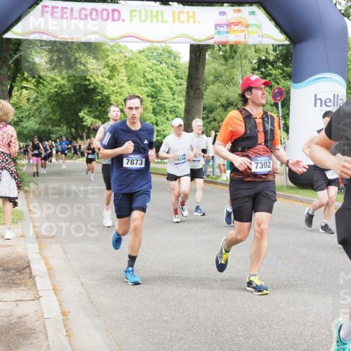 29.06.2025 - hella hamburg halbmarathon MichiJ http://msf.ph/oto/8284712 29.06.2025 10:58:38 Zwischen KM18-KM19 2046, 6742, 7302, 7873, 8051, 9113, 9657, 12417, 15048, 17942, 19248 meine-sportfotos.de