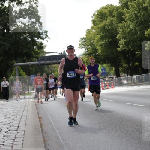 29.06.2025 - hella hamburg halbmarathon Jannik Wohlers http://msf.ph/oto/8284713 29.06.2025 10:03:19 Lombardsbrücke 1367, 2277, 2683, 2759, 5384, 5396, 5464, 7006, 7306, 8484, 8727, 9280, 10389, 11402, 13793, 15643, 15859, 16113, 16621, 17550, 17955, 18999 meine-sportfotos.de