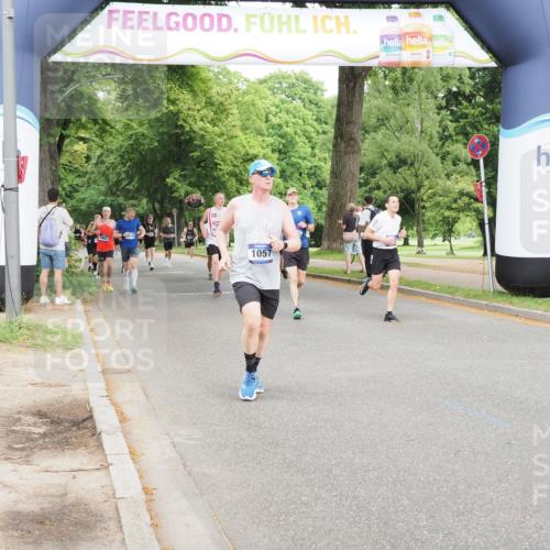29.06.2025 - hella hamburg halbmarathon MichiJ http://msf.ph/oto/8284716 29.06.2025 10:32:42 Zwischen KM18-KM19 1057, 3098, 5047, 6903, 7710, 9302, 15512, 16062, 17748, 18942 meine-sportfotos.de