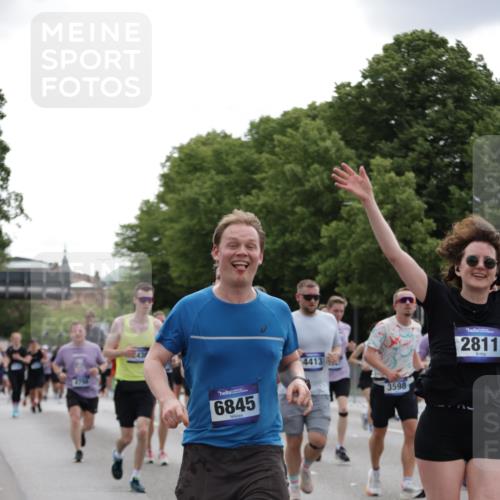 29.06.2025 - hella hamburg halbmarathon Jannik Wohlers http://msf.ph/oto/8284728 29.06.2025 10:35:30 Lombardsbrücke 1036, 1108, 1183, 1336, 2352, 2520, 2811, 2827, 3243, 3401, 3598, 3990, 4413, 4798, 4902, 6021, 6184, 6845, 7304, 8333, 8947, 9432, 9744, 9819, 10047, 10119, 10567, 11187, 11198, 11979, 12097, 12342, 12408, 12430, 12869, 13318, 13492, 13602, 13899, 14134, 14189, 14955, 15281, 15612, 15827, 15830, 16487, 16570, 16571, 17635, 17817, 17996, 18524, 18541, 18570, 18688 meine-sportfotos.de