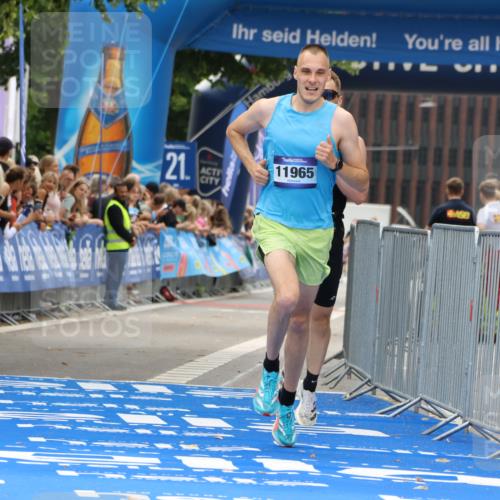 29.06.2025 - hella hamburg halbmarathon Strokosch-Dieckow http://msf.ph/oto/8284734 29.06.2025 10:21:36 Ziel 6559, 9442, 11965, 17856 meine-sportfotos.de