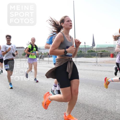 29.06.2025 - hella hamburg halbmarathon Lena Gebhardt http://msf.ph/oto/8284738 29.06.2025 10:11:44 Lombardsbrücke 1328, 1531, 1723, 1866, 1992, 3363, 3837, 4227, 5379, 5605, 7571, 8115, 8206, 8207, 8368, 8807, 8810, 9119, 9191, 9428, 10042, 10372, 10409, 10428, 11321, 11507, 11537, 11755, 11917, 12286, 12473, 13177, 13203, 13542, 13603, 13939, 13958, 14008, 14149, 14384, 15797, 15945, 16383, 17080, 17638, 17774, 17787, 17866, 18261, 18278, 18382, 18395, 19172 meine-sportfotos.de