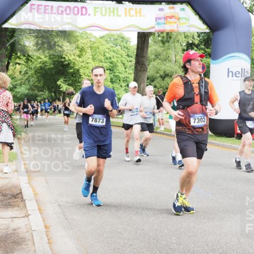 29.06.2025 - hella hamburg halbmarathon MichiJ http://msf.ph/oto/8284742 29.06.2025 10:58:38 Zwischen KM18-KM19 2046, 6742, 7302, 7873, 8051, 9113, 9657, 12417, 15048, 17942, 19248 meine-sportfotos.de
