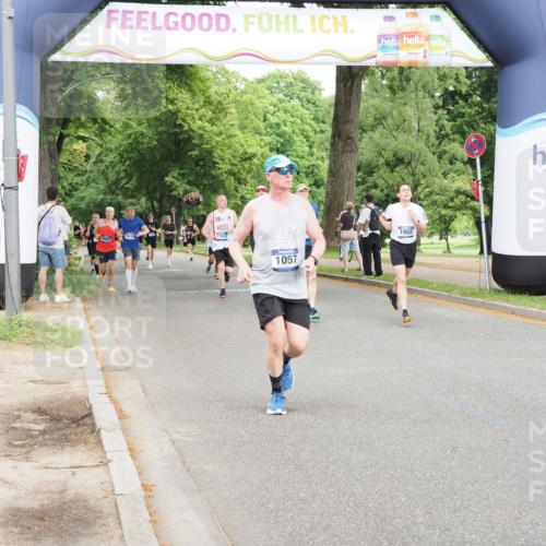 29.06.2025 - hella hamburg halbmarathon MichiJ http://msf.ph/oto/8284757 29.06.2025 10:32:42 Zwischen KM18-KM19 1057, 3098, 5047, 6903, 7710, 9302, 15512, 16062, 17748, 18942 meine-sportfotos.de