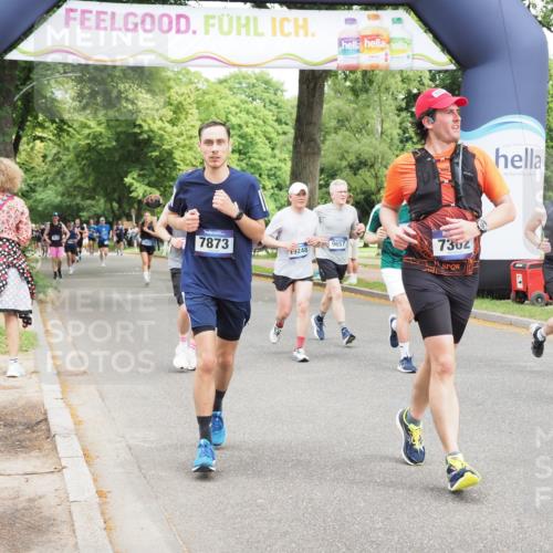 29.06.2025 - hella hamburg halbmarathon MichiJ http://msf.ph/oto/8284763 29.06.2025 10:58:38 Zwischen KM18-KM19 2046, 6742, 7302, 7873, 8051, 9113, 9657, 12417, 15048, 17942, 19248 meine-sportfotos.de