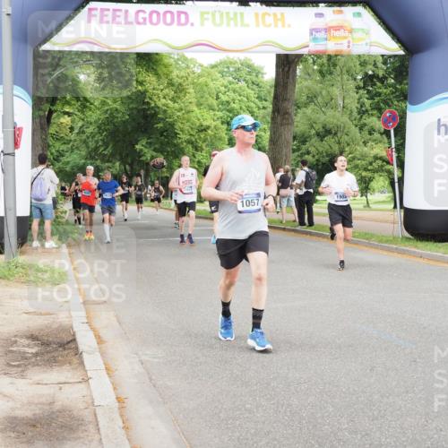29.06.2025 - hella hamburg halbmarathon MichiJ http://msf.ph/oto/8284782 29.06.2025 10:32:42 Zwischen KM18-KM19 1057, 3098, 5047, 6903, 7710, 9302, 15512, 16062, 17748, 18942 meine-sportfotos.de