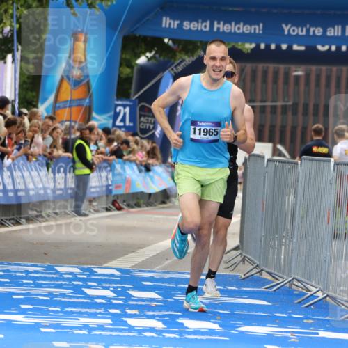 29.06.2025 - hella hamburg halbmarathon Strokosch-Dieckow http://msf.ph/oto/8284791 29.06.2025 10:21:36 Ziel 6559, 9442, 11965, 17856 meine-sportfotos.de