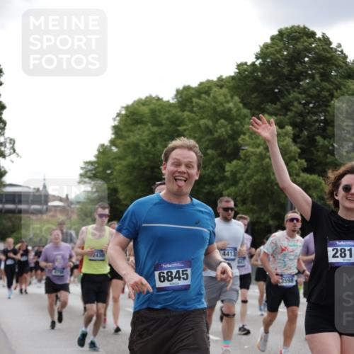 29.06.2025 - hella hamburg halbmarathon Jannik Wohlers http://msf.ph/oto/8284793 29.06.2025 10:35:30 Lombardsbrücke 1036, 1108, 1183, 1336, 2352, 2520, 2811, 2827, 3243, 3401, 3598, 3990, 4413, 4798, 4902, 6021, 6184, 6845, 7304, 8333, 8947, 9432, 9744, 9819, 10047, 10119, 10567, 11187, 11198, 11979, 12097, 12342, 12408, 12430, 12869, 13318, 13492, 13602, 13899, 14134, 14189, 14955, 15281, 15612, 15827, 15830, 16487, 16570, 16571, 17635, 17817, 17996, 18524, 18541, 18570, 18688 meine-sportfotos.de