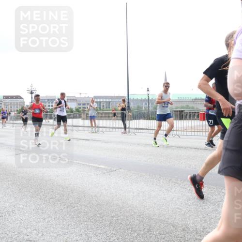 29.06.2025 - hella hamburg halbmarathon Lena Gebhardt http://msf.ph/oto/8284798 29.06.2025 10:35:32 Lombardsbrücke 16710, 6746, 12019, 1826, 71, 1108, 1284, 1336, 1497, 1717, 1730, 1786, 1821, 1849, 2001, 2198, 2376, 2425, 2751, 2787, 2811, 3243, 3409, 3828, 3958, 4333, 4564, 4703, 4704, 4902, 4965, 5027, 5147, 5240, 5531, 5793, 6021, 6029, 6189, 6365, 6381, 6471, 6746, 6803, 6859, 6867, 7267, 7304, 7382, 7927, 8249, 8296, 8333, 8567, 9342, 9470, 9803, 9806, 9819, 10393, 10531, 10565, 10652, 11233, 11320, 11359, 11565, 11838, 11839, 11886, 12026, 12062, 12326, 12408 meine-sportfotos.de