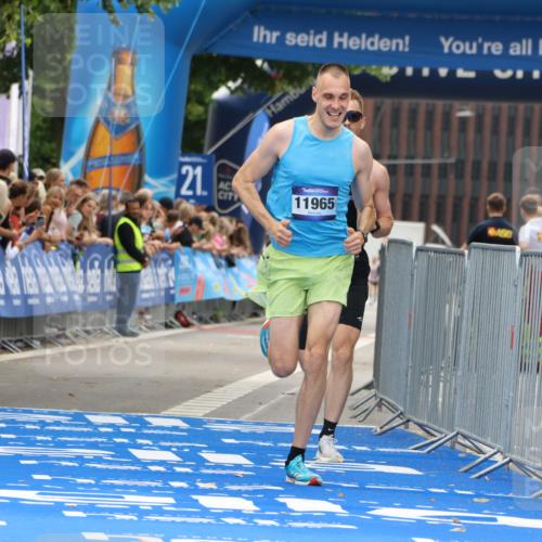 29.06.2025 - hella hamburg halbmarathon Strokosch-Dieckow http://msf.ph/oto/8284824 29.06.2025 10:21:36 Ziel 6559, 9442, 11965, 17856 meine-sportfotos.de