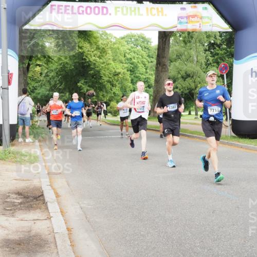 29.06.2025 - hella hamburg halbmarathon MichiJ http://msf.ph/oto/8284837 29.06.2025 10:32:44 Zwischen KM18-KM19 1057, 1391, 1902, 3098, 6903, 7710, 9302, 16062, 17748, 17912 meine-sportfotos.de