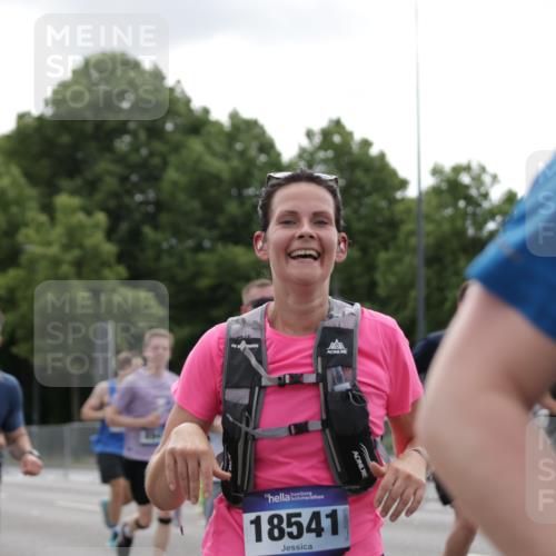 29.06.2025 - hella hamburg halbmarathon Jannik Wohlers http://msf.ph/oto/8284838 29.06.2025 10:35:31 Lombardsbrücke 1036, 1108, 1183, 1336, 1775, 2352, 2520, 2811, 2827, 3243, 3401, 3598, 3990, 4413, 4798, 4902, 6021, 6184, 6845, 7304, 8333, 8947, 9432, 9744, 9819, 10047, 10119, 10567, 11187, 11198, 11979, 12097, 12342, 12408, 12430, 12869, 13318, 13492, 13602, 14134, 14189, 14955, 15248, 15281, 15612, 15827, 15830, 16487, 16570, 16571, 17635, 17817, 18524, 18541, 18570, 18688 meine-sportfotos.de