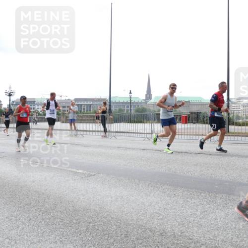 29.06.2025 - hella hamburg halbmarathon Lena Gebhardt http://msf.ph/oto/8284853 29.06.2025 10:35:33 Lombardsbrücke 10531, 16710, 4333, 71, 18269, 192, 1108, 1336, 1497, 1717, 1730, 1786, 1821, 2001, 2198, 2352, 2376, 2425, 2751, 2787, 2811, 3243, 3828, 3958, 4333, 4564, 4703, 4704, 4902, 4965, 5027, 5147, 5240, 5531, 5793, 6021, 6029, 6189, 6365, 6381, 6471, 6746, 6803, 6859, 6867, 7267, 7304, 7382, 7927, 8249, 8296, 8333, 8567, 9342, 9470, 9803, 9806, 9819, 10393, 10531, 10565, 10652, 11233, 11320, 11359, 11565, 11838, 11839, 11886, 12026, 12062, 12326, 12408 meine-sportfotos.de